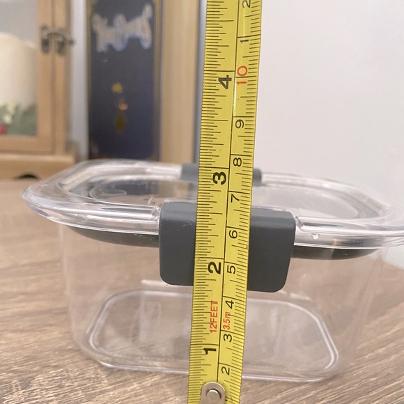 Rubbermaid Brilliance Food Storage Container for Pantry - Picture 2 of 6